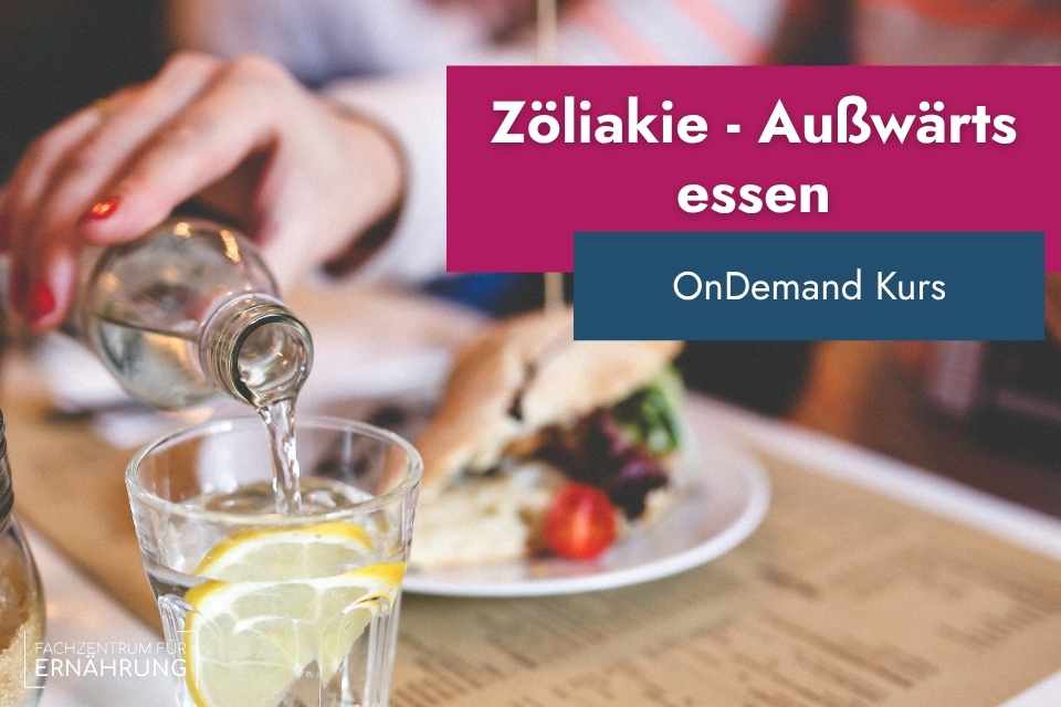 Beikost Online-Kurs | eine Person zerdrückt eine Banane in einer Schüssel